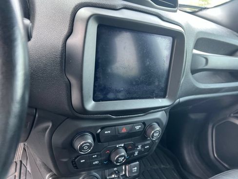Used 2020 Jeep Renegade Altitude AWD/4WD image 12