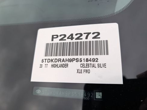 Used 2023 Toyota Highlander XLE FWD image 34