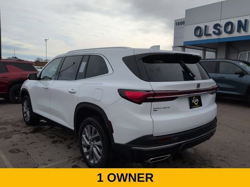 Used 2025 Buick Enclave Preferred image 5