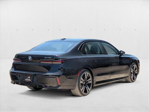 New 2025 BMW i7 xDrive60 image 2