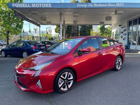 Used 2017 Toyota Prius Four Touring w/ Premium Convenience Package FWD image 1