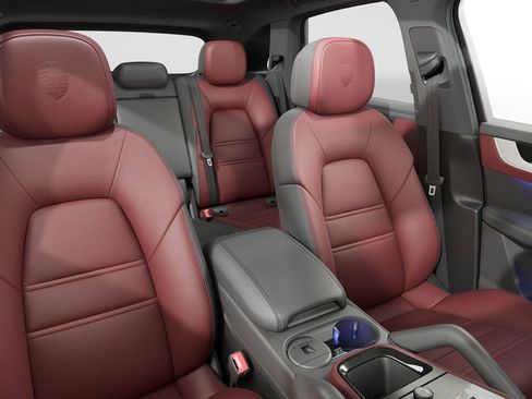 Certified 2026 Porsche Cayenne AWD/4WD image 11