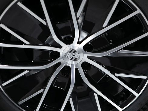 New 2026 Porsche Macan Electric RWD image 11