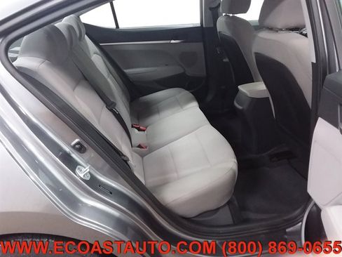 Used 2019 Hyundai Elantra SE image 15