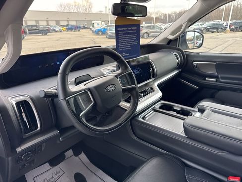 Used 2025 Ford Expedition Platinum w/ Driver's Package image 23