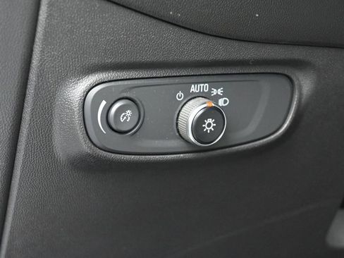 Used 2021 Chevrolet Equinox LS image 14