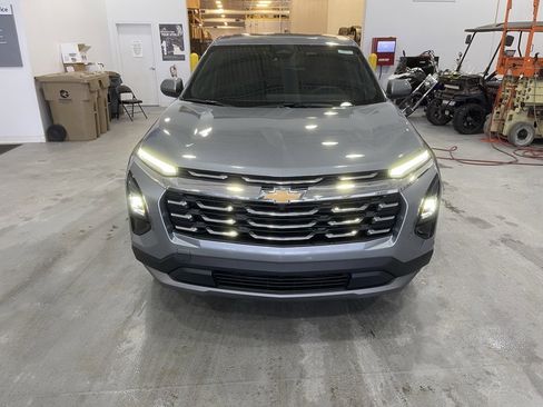New 2026 Chevrolet Equinox LT image 2