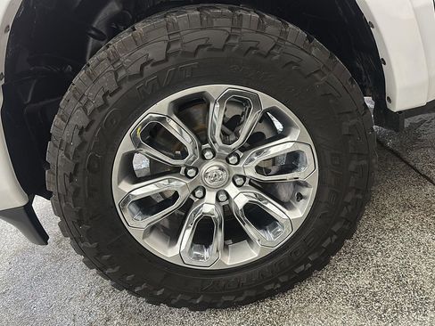 Used 2024 RAM 1500 Laramie AWD/4WD image 12