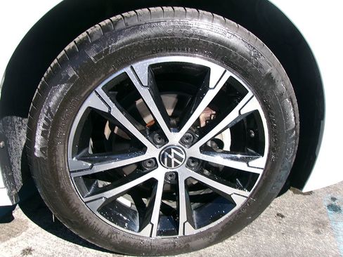 Used 2023 Volkswagen Jetta Sport image 7