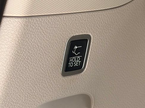 Used 2022 Jeep Wagoneer Series III w/ Flexible Seating Group RWD image 9