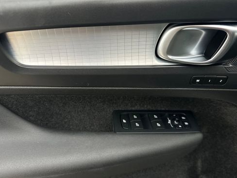 Used 2023 Volvo XC40 B4 Core w/ Convenience Package image 13