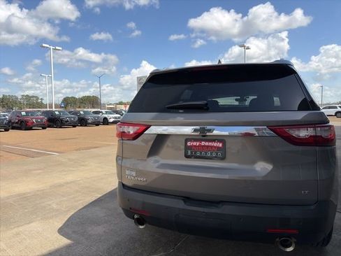 Used 2018 Chevrolet Traverse LT image 3
