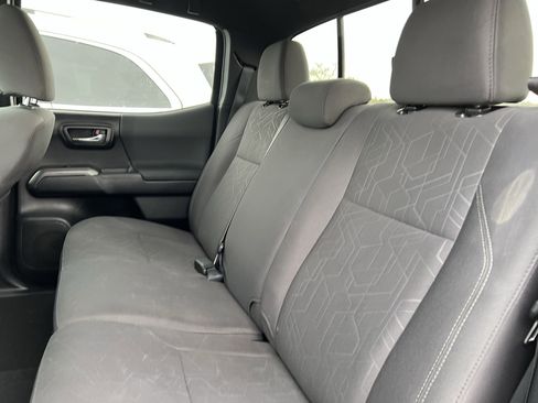 Used 2016 Toyota Tacoma TRD Off-Road image 33