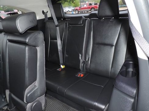 Used 2022 Toyota Highlander XLE image 22