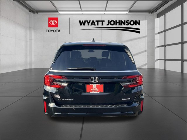 Used 2025 Honda Odyssey Touring image 2