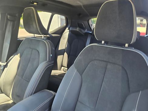Used 2023 Volvo XC40 Recharge Ultimate AWD/4WD image 11