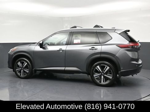 Used 2025 Nissan Rogue SL AWD/4WD image 27