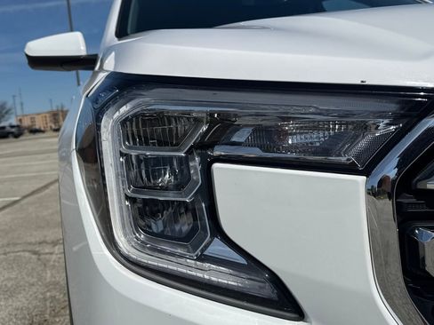 Used 2024 GMC Terrain SLT image 12