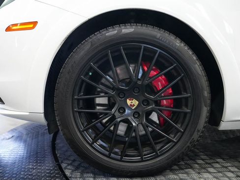 Used 2021 Porsche Cayenne GTS AWD/4WD image 9