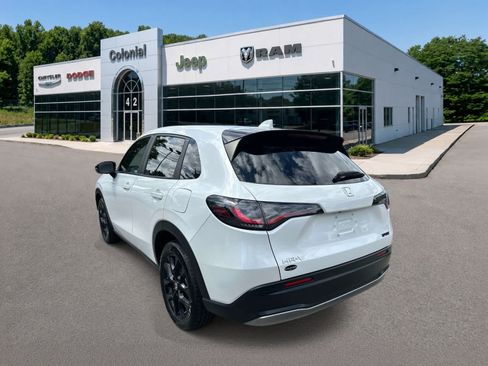 Used 2023 Honda HR-V Sport image 3