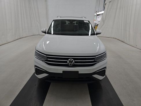 Used 2022 Volkswagen Tiguan SE w/ Panoramic Sunroof Package image 2