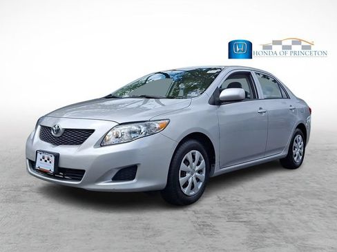 Used 2010 Toyota Corolla LE FWD image 3