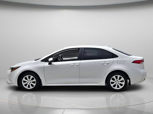 Used 2025 Toyota Corolla LE FWD image 3