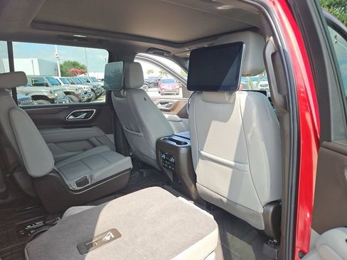 Used 2024 Chevrolet Suburban Z71 w/ Luxury Package AWD/4WD image 25