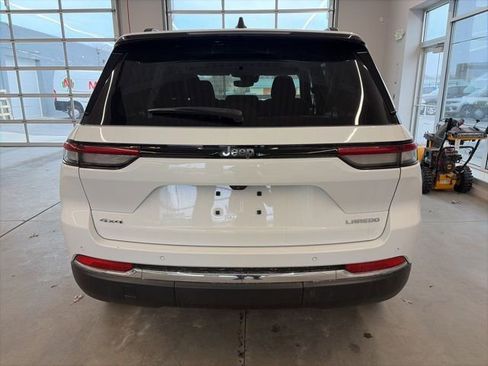 Used 2023 Jeep Grand Cherokee Laredo image 5
