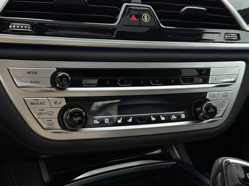 Used 2022 BMW 750i xDrive w/ Executive Package image 25