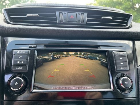Used 2019 Nissan Rogue Sport S image 16