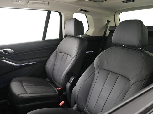 Used 2022 BMW X7 xDrive40i w/ Premium Package AWD/4WD image 32