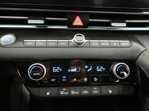 Used 2025 Hyundai Elantra SEL FWD image 16