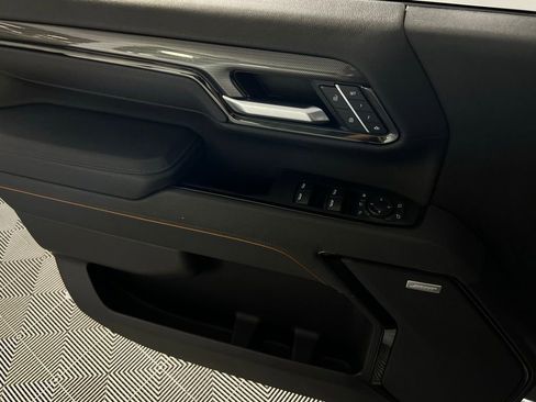 Used 2025 GMC Sierra 2500 AT4 image 30