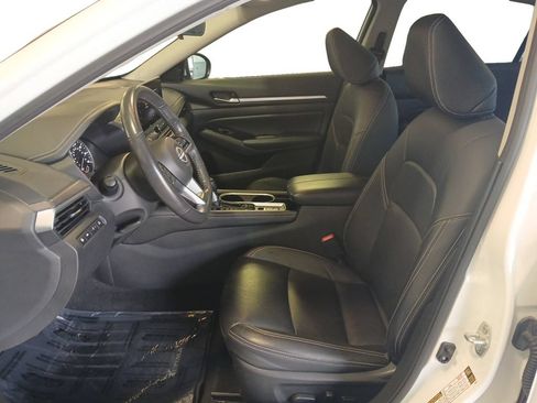 Used 2024 Nissan Altima 2.5 SL FWD image 9
