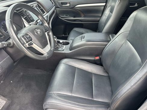 Used 2018 Toyota Highlander XLE AWD/4WD image 10
