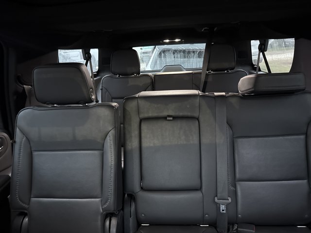 Used 2022 GMC Yukon XL Denali w/ Denali Premium Package AWD/4WD image 2