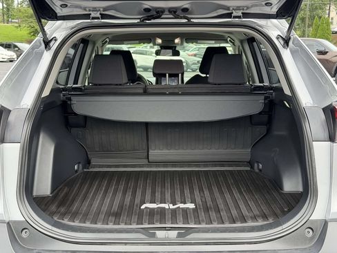 Used 2022 Toyota RAV4 LE AWD/4WD image 13