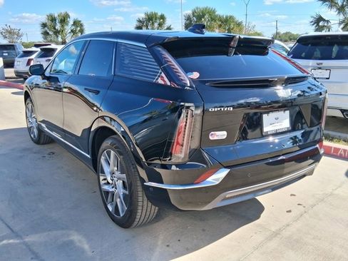 New 2026 Cadillac Optiq Luxury 1 image 4