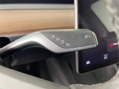 Used 2024 Tesla Model Y 2WD image 13