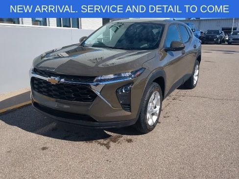 Used 2024 Chevrolet Trax LS w/ LS Convenience Package FWD image 11