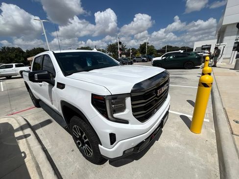 Used 2023 GMC Sierra 1500 AT4 w/ AT4 Premium Package AWD/4WD image 2
