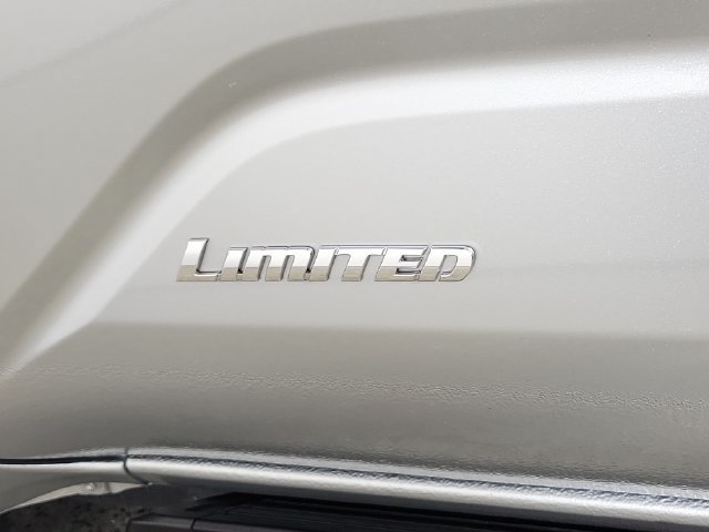 Used 2025 Toyota Tacoma Limited AWD/4WD image 9