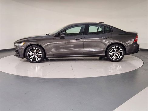 Used 2024 Volvo S60 B5 Core image 5