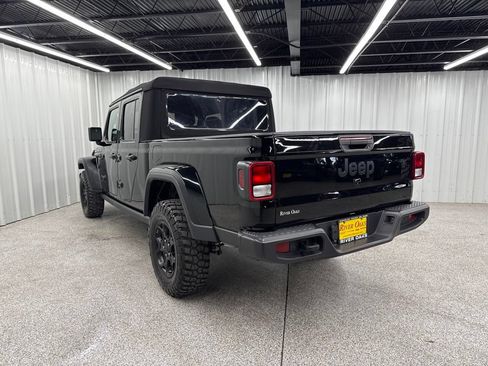 Used 2023 Jeep Gladiator Sport AWD/4WD image 4