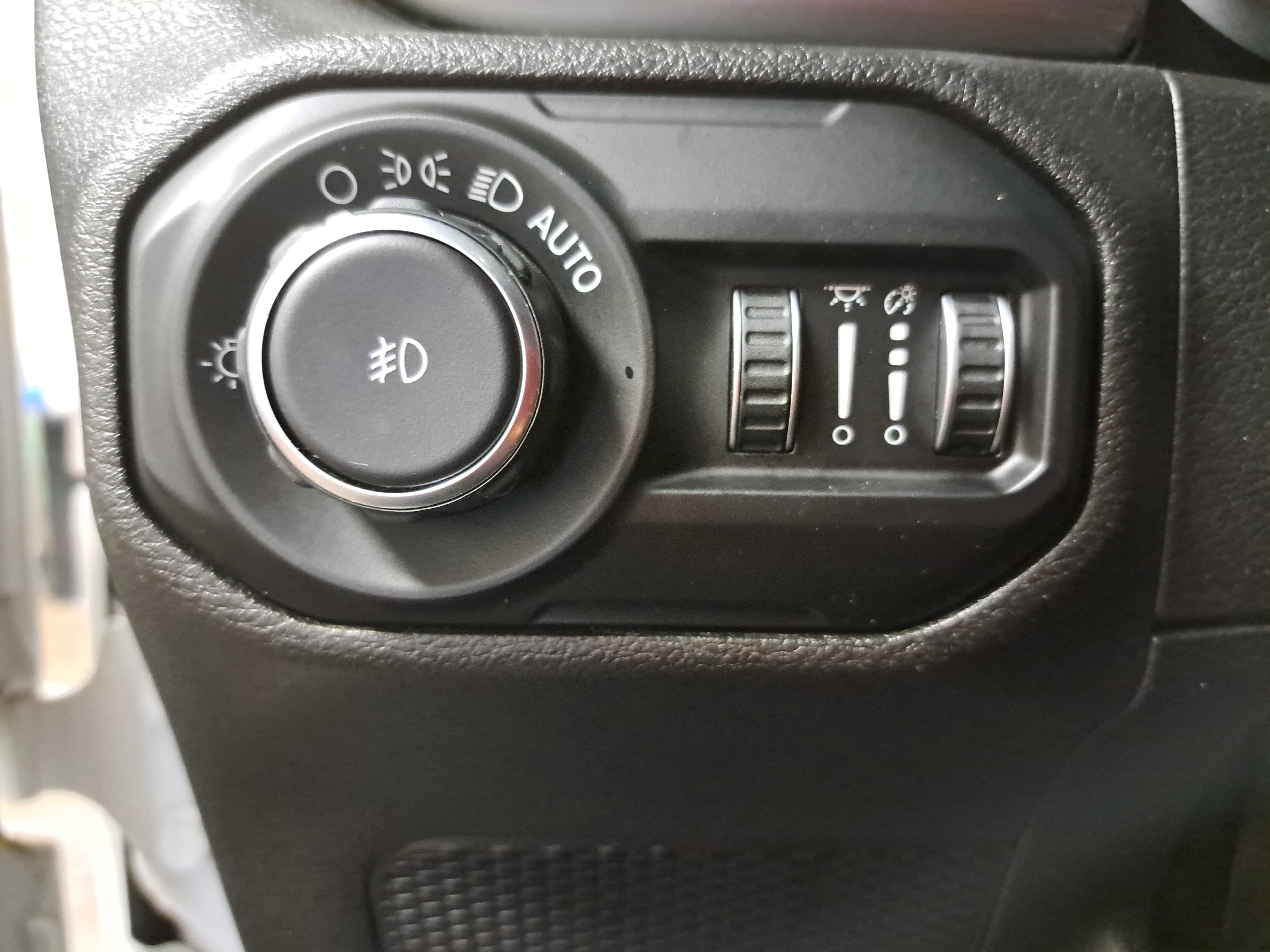 Used 2020 Jeep Wrangler Unlimited Sahara AWD/4WD image 23