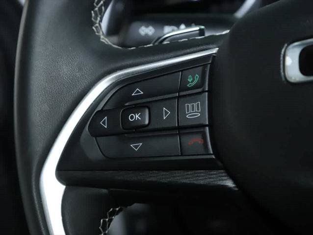 Used 2023 Jeep Grand Cherokee Laredo AWD/4WD image 23