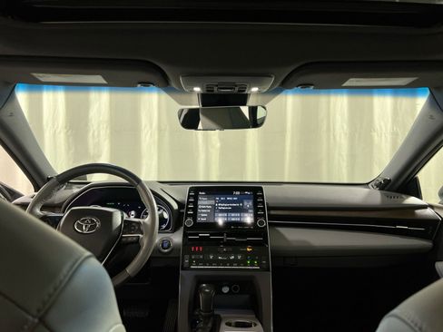 Used 2019 Toyota Avalon Limited image 16