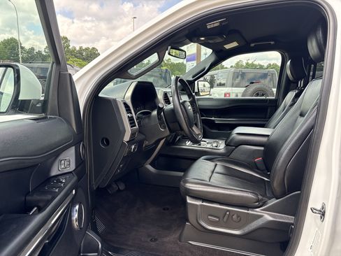 Used 2020 Ford Expedition XLT w/ Equipment Group 202A AWD/4WD image 16