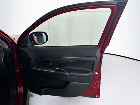 Used 2025 Mitsubishi Outlander Sport AWD image 30